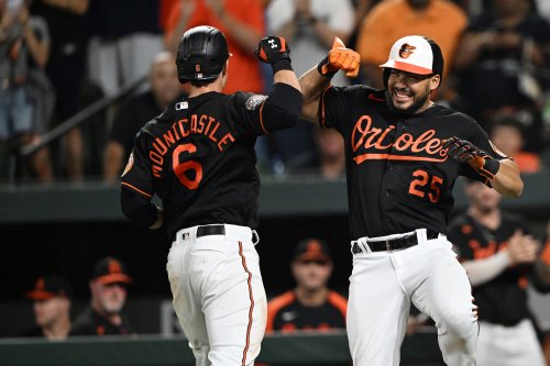 Orioles hit 5 homers, outslug Red Sox in wild 15-10 win