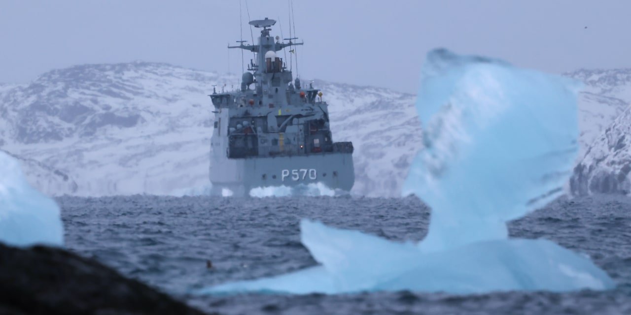 Global Equities Fall as Investors Look to Havens After Trump Tariff Threats