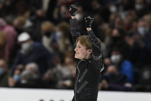Chen back on game, soars to short program win at nationals