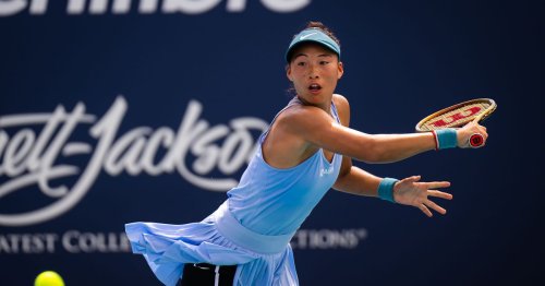 After toying with racquet change, Zheng Qinwen looking dangerous again
