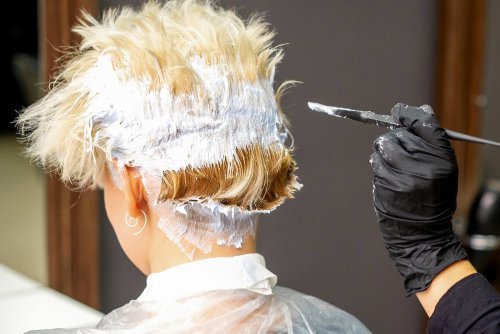 Diese 5 Haarfarben stehen Frauen mit gestuftem Bob ab 50 am besten!