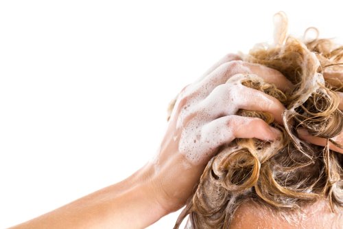 Shampoo für blondiertes Haar: Das sind die besten Farbshampoos fürs Blond