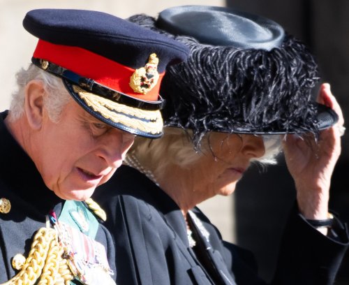 Letzter Brief von Königin Elizabeth lässt Camilla & Charles den Atem stocken