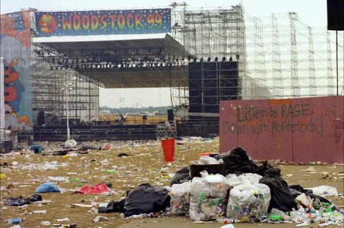 Woodstock 99: Jetzt offenbart sich der wahre Horror des Festivals!