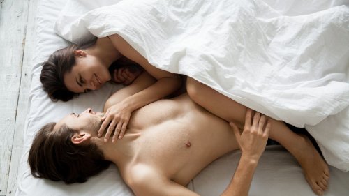 5 Gründe, warum glückliche Paare nackt kuscheln