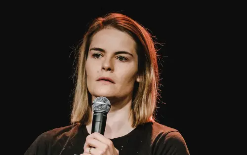 Hazel Brugger: Zwischen Lachen und Dunkelheit – ihr ehrlicher Blick auf Depressionen