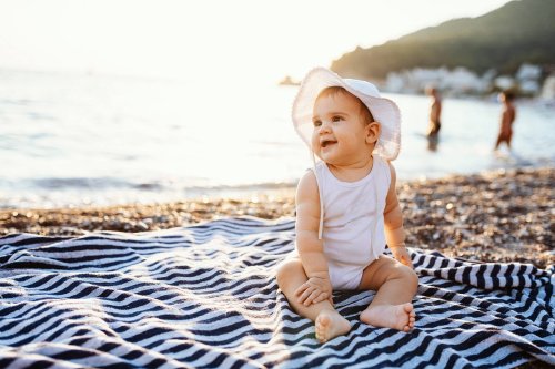 Wie ziehe ich mein Baby im Sommer richtig an?