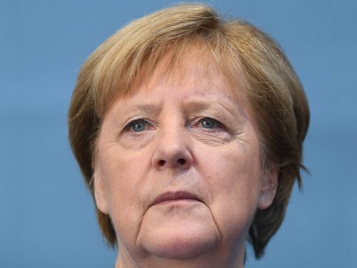 Angela Merkel: Mit Blaulicht in die Notaufnahme!