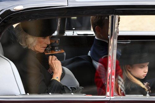Königsgemahlin Camilla - Zusammenbruch vor der Beerdigung