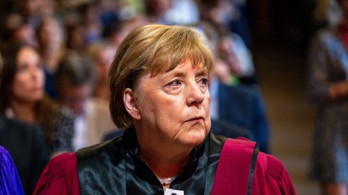 Angela Merkel: Trost in Tüten!