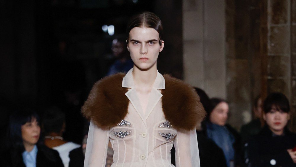 Simone Rocha Fall 2024 Ready-to-Wear Runway, Fashion Show & Collection Review [PHOTOS]