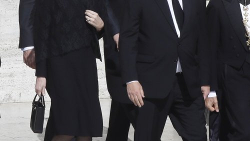 Royal Dressing at Pope Francis Funeral: Queen Rania & More Photos