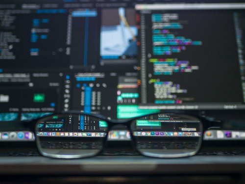 What is the difference between big data, large data set, data stream and streaming data?
