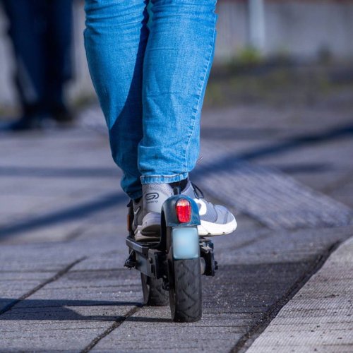 Ennepe-Ruhr-Kreis: E-Scooter-Fahrer nach Sturz schwer verletzt