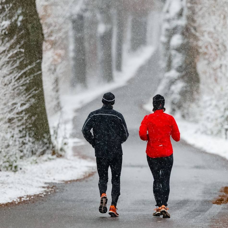 Rat vom Sportmediziner: Von Outfit bis Aufwärmen: 4 Tipps fürs Laufen im Winter