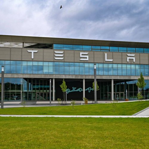 Auto: Tesla reduziert Zahl der Leiharbeiter im Werk in Grünheide