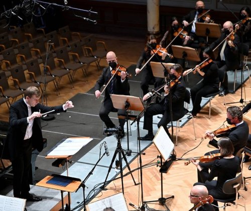 5. Sinfoniekonzert: Gastdirigent Joost sorgt für Begeisterung in der Wuppertaler Stadthalle