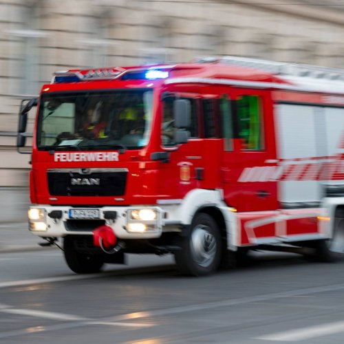 Einsatz in Wuppertal: Feuerwehr löscht an der Friedrich-Ebert-Straße