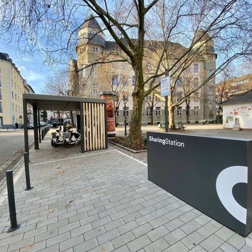 Neue Mobilität in Düsseldorf : „Verkehrs-Oscar“ für Mobilitätsstation am Friedensplatz