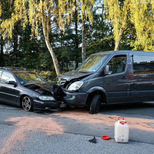 Blaulicht: Ein Mensch verletzt nach Zusammenstoß von zwei Autos in Wuppertal