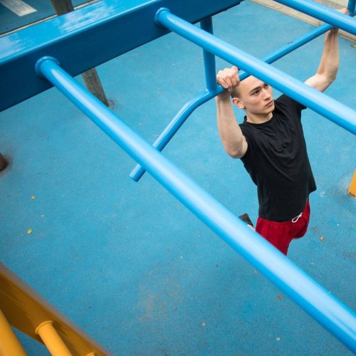 Sportziele: Fitness-Meilenstein: So klappt der allererste Klimmzug