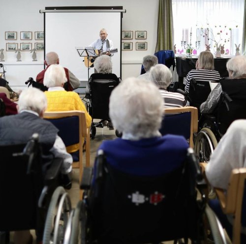 Freizeit: Schlagernachmittag im Wuppertaler Seniorenheim: Mit der Musik kommt die Erinnerung
