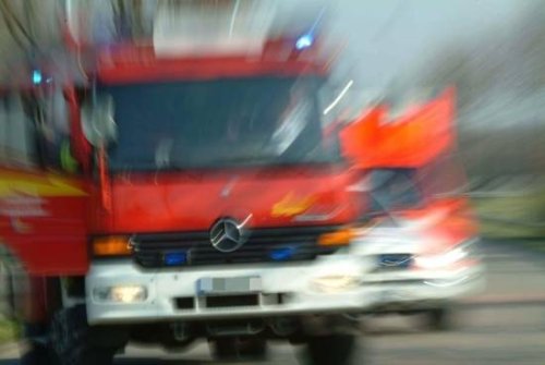 Einsatz: Feuerwehr löscht in Wuppertaler Fabrik