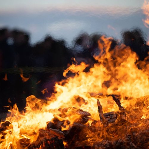 Wenn's mal schiefgeht: Unfall mit Osterfeuer? Diese Versicherungen zahlen