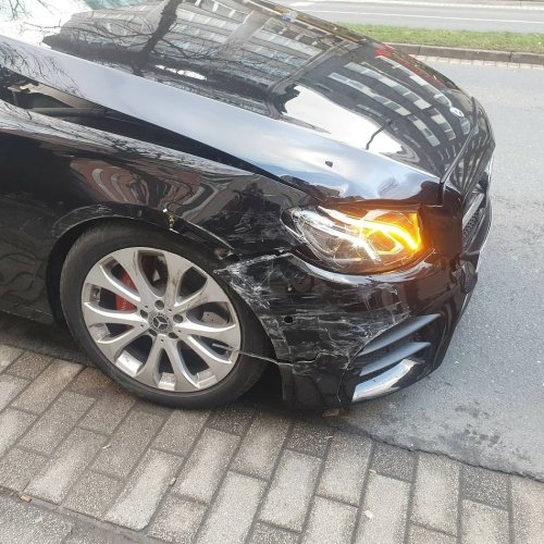 Unfall: Unbekannter rammt Mercedes in Wuppertal und flüchtet