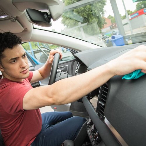Schutz und Schaden: Autopflege für Kunststoff im Test: Nur zwei sind gut