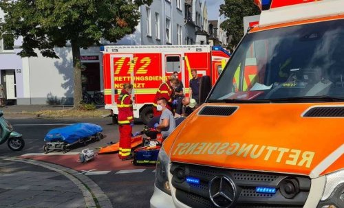 Nikolaus-Groß-Straße: Unfall in Krefeld-Uerdingen: Rollerfahrer schwer verletzt