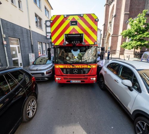 Feuerwehr hat aufgrund zugeparkter Straßen Probleme : Smart City: Sensoren könnten Weg für Rettungsfahrzeuge frei machen