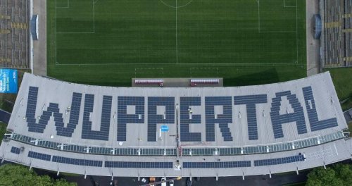 Zur Fußball-EM: Wuppertalschriftzug auf dem Stadiondach ist komplett