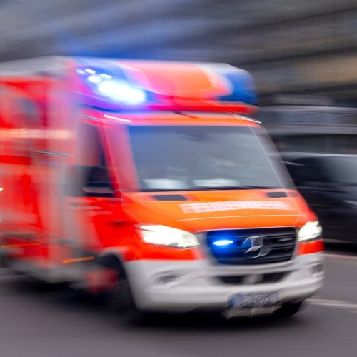 Blaulicht: Autofahrer erfasst Fußgängerin in Wuppertal: 44-Jährige lebensbedrohlich verletzt