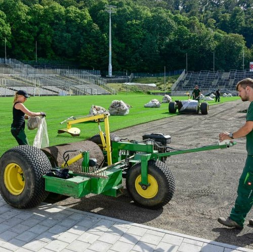 Wuppertaler Sportstätten: Bis Freitag soll das Stadion am Zoo grün sein