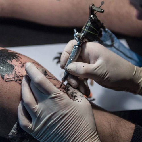 Gesundheit: Frisch gestochenes Tattoo? Was nun tabu ist