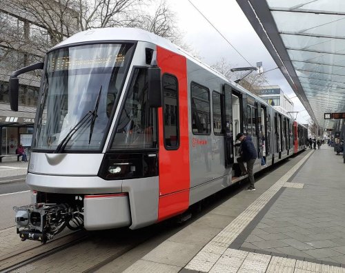 Im Jahr des 125-jährigen Bestehens der K-Bahn: U76: Moderne Bahnen fahren jetzt auch in Krefeld