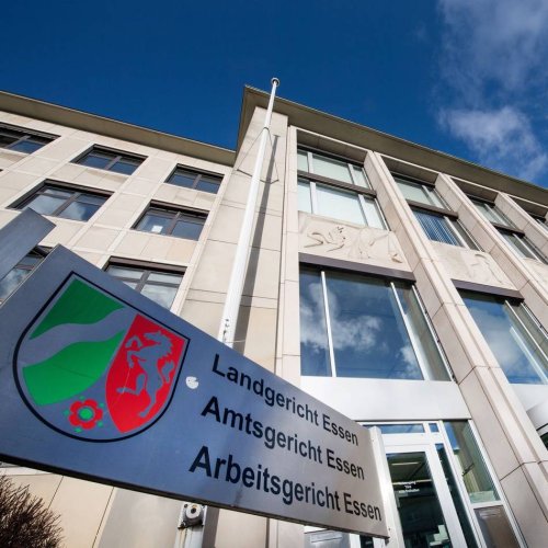 Mordprozess: Ehefrau brutal erstochen: Kinder waren mit in der Wohnung
