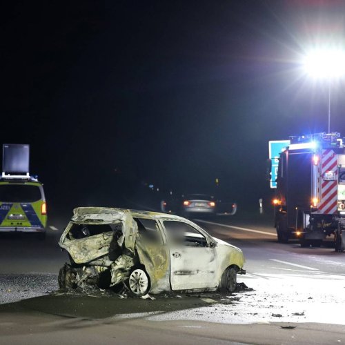 Verkehrsunfälle: Zwei Menschen bei Unfall auf A555 gestorben