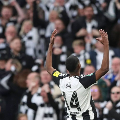 70-jährige Wartezeit vorbei: Newcastle gewinnt Ligapokal-Finale gegen Liverpool