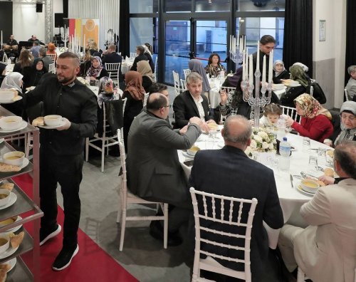Fastenbrechen: Iftar-Essen in Krefeld: Ein Fest der Gemeinschaftlichkeit