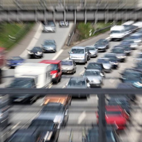 Nur nicht Rumschleichen: Sprit sparen auf der Autobahn: Aber nicht zu langsam werden