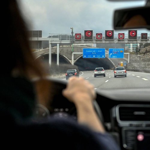 Führerscheinneulinge: Weniger Unfälle durch Autofahren mit Mama und Papa