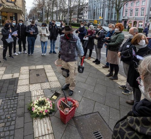 Gedenken an NS-Opfer: „Stolpersteine in Krefeld“: Stadt bittet vor Verlegung nicht mehr um Erlaubnis