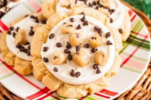 17 Delicious Crumbl Cookies Copycat Recipes