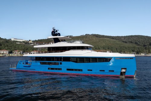Modern Explorer Meets Sporty Yacht