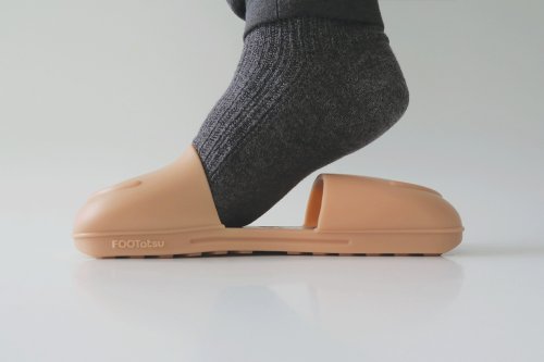 Absurdly clever slipper was designed to be worn in any direction
