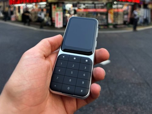 Sidephone Is A Feature Phone With Swappable Keypads That Brings Fun to Minimalism
