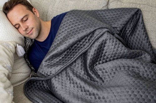 This Graphene Blanket that can Automatically Regulate Temperature is on a Massive Holiday Sale