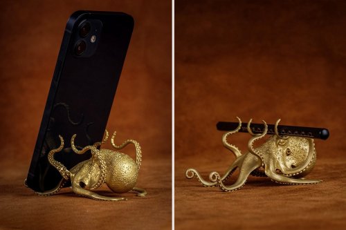 Octopus-shaped smartphone stand is easily the quirkiest steampunk-ish tabletop accessory I’ve seen